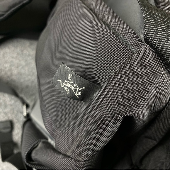 Arc'tery MISTRAL 16 Laptop Travel Camera Hiking Shoulder Pack Bag Discontinued - Picture 11 of 15